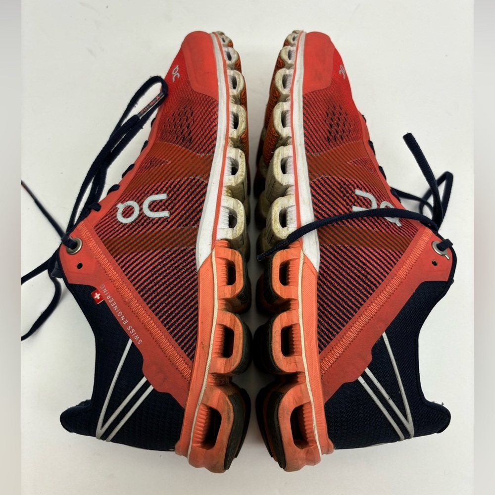 On Clouds Running Athletic Sneakers with Navy Laces SZ 7 women’s, box 34 - Picture 6 of 10
